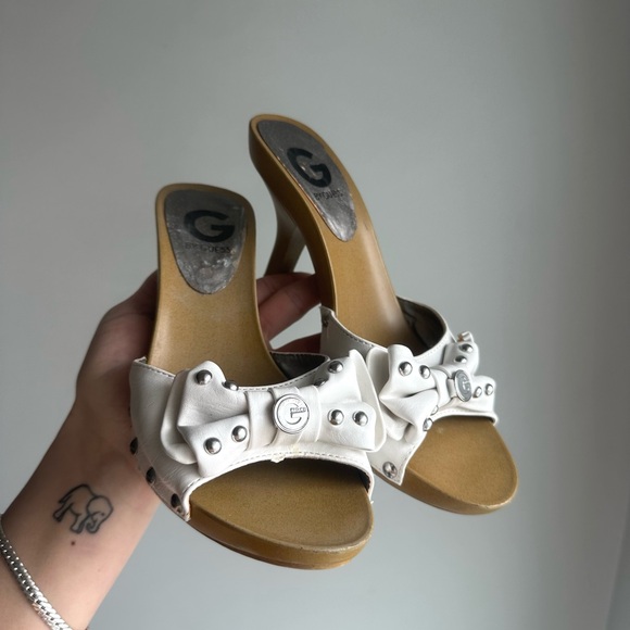Vintage Guess White  wooden kitten heel - Picture 2 of 5